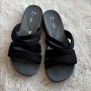 Clarks Cloudsteppers Black Cushion Soft Strap Sandals Women’s Size 9.5‎